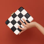 Cargue la imagen en el visor de la galería, CLUTCH JULIE BLACK IVORY
