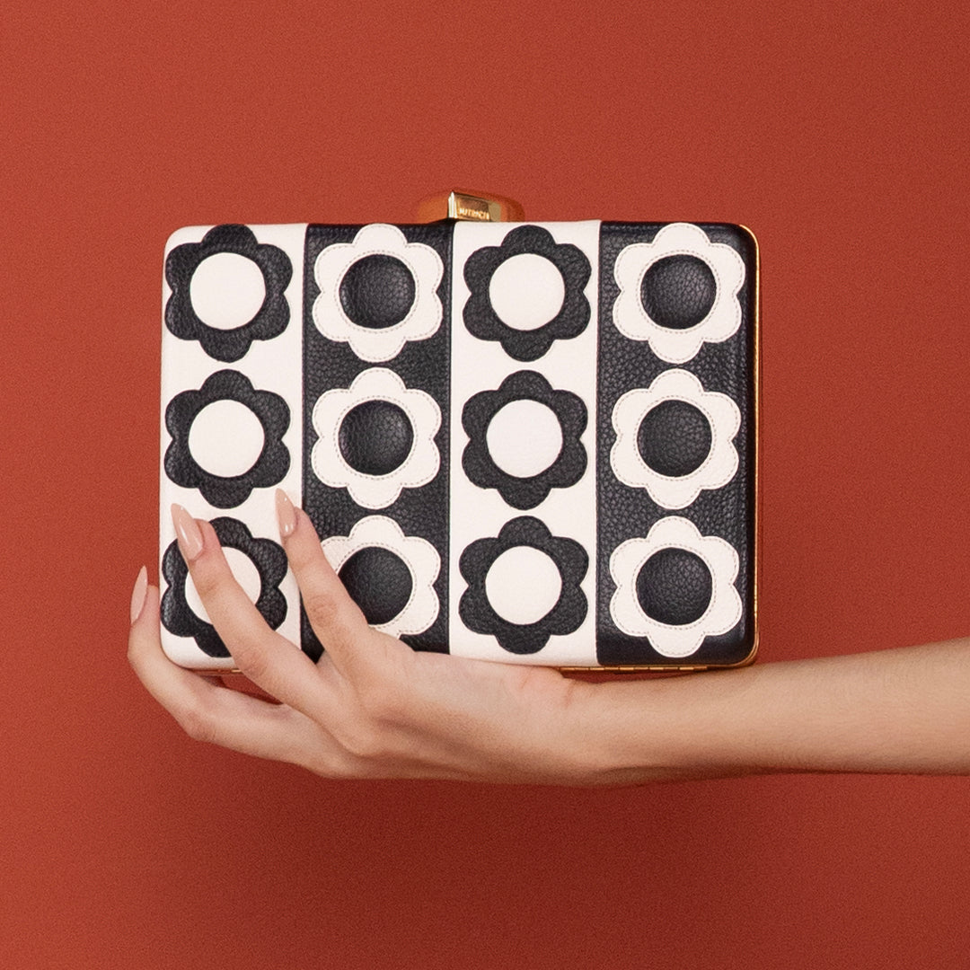 CLUTCH TAMMY FLOWERS BLACK IVORY